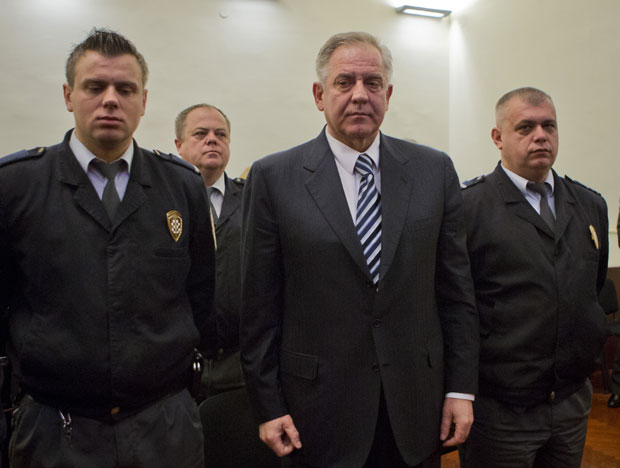 Санадеру шест година затвора, Хернадију две